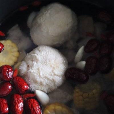 猴头菇炖排骨的做法（头菇排骨汤小窍门）-第4张图片