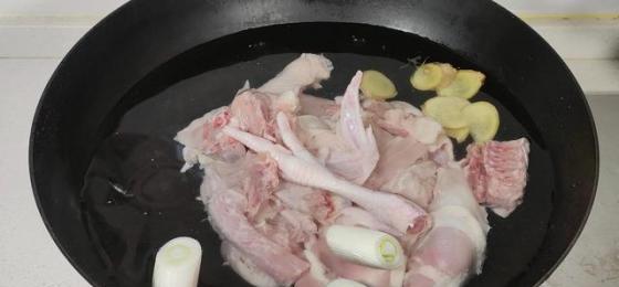 砂锅炖鸡汤一般炖多长时间（炖鸡汤三放三不放）-第3张图片