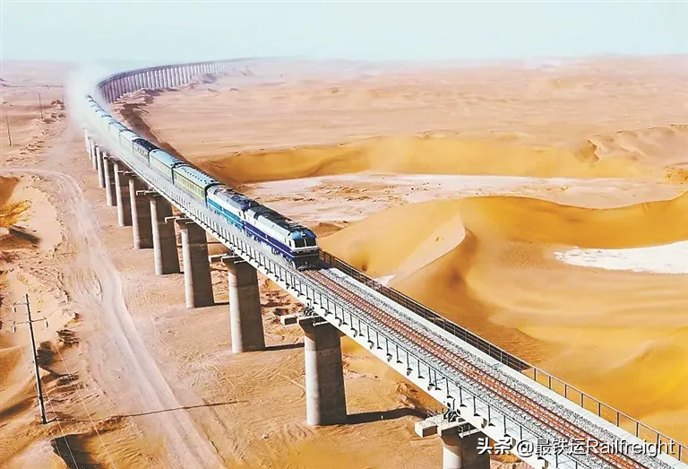 中国首条沙漠铁路是哪条？什么时间建成？