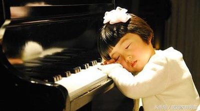 儿童学钢琴的最佳年龄是几岁？儿童初学钢琴买什么牌子的钢琴？