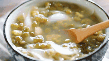 电饭锅煮绿豆汤需要多少分钟？香糯解暑绿豆汤的做法大全